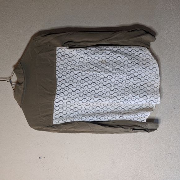 Paper crane floral lace back olive green button up - Picture 2 of 8